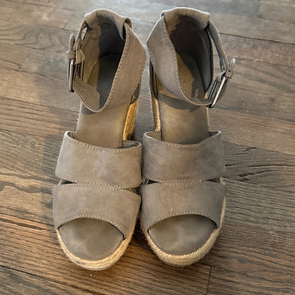 Universal Thread Espadrilles